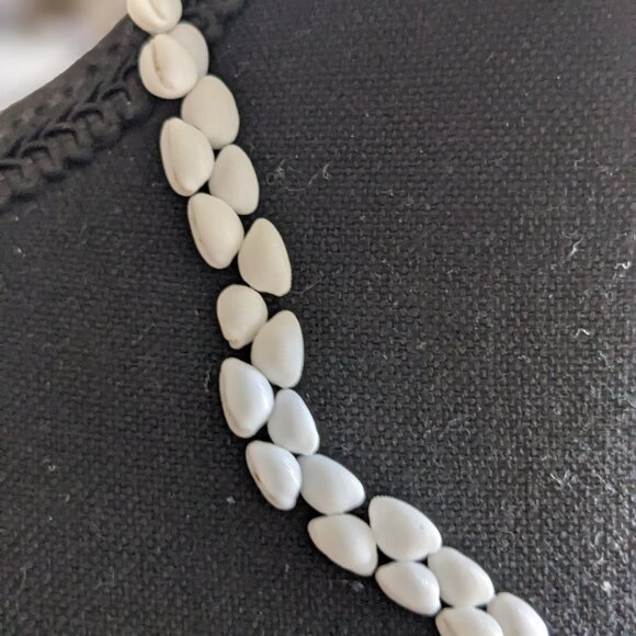 Handmade vintage shell necklace white tinny - Picture 6 of 6